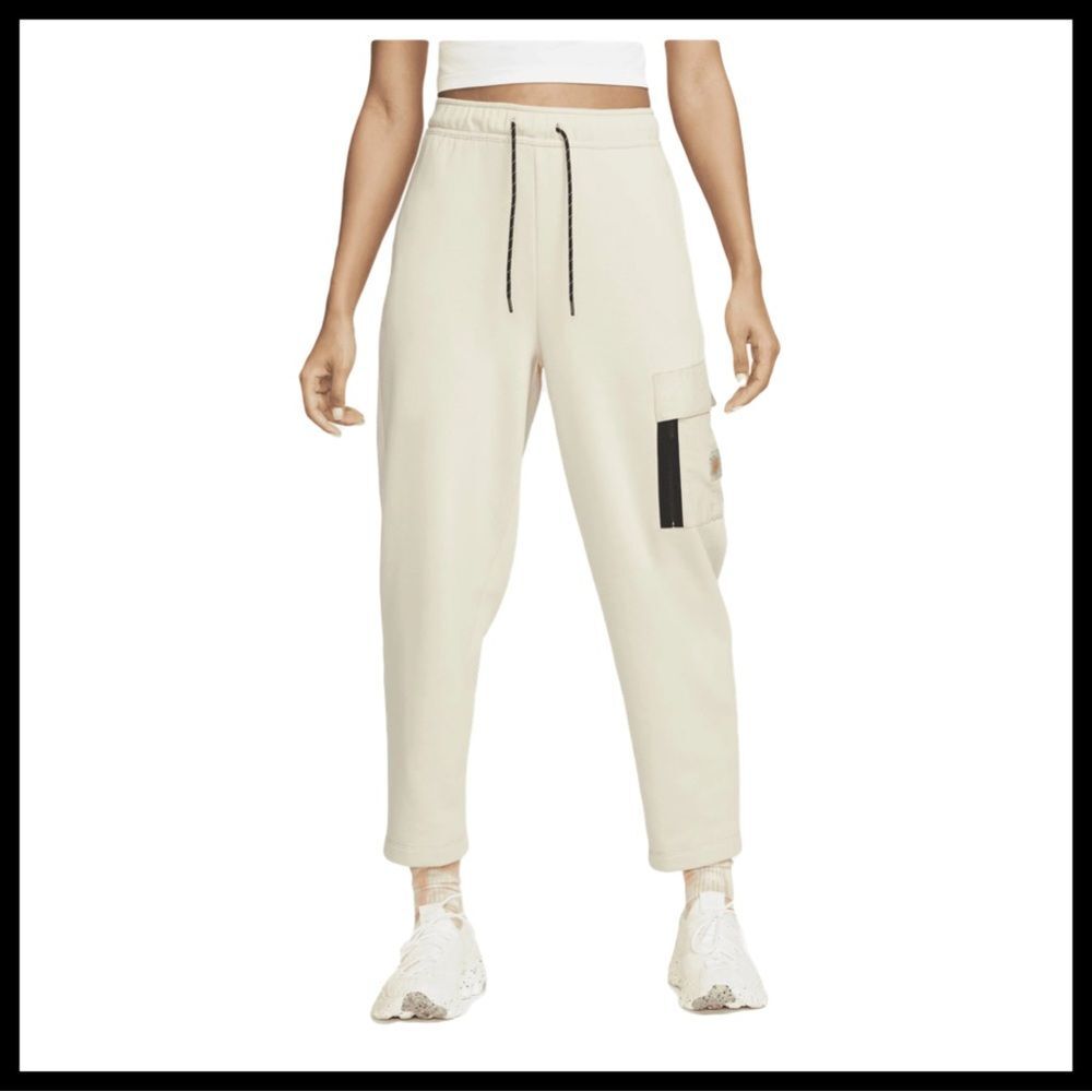 NWT Nike Women's Sports Utility Fleece Loose Fit Cargo Pants